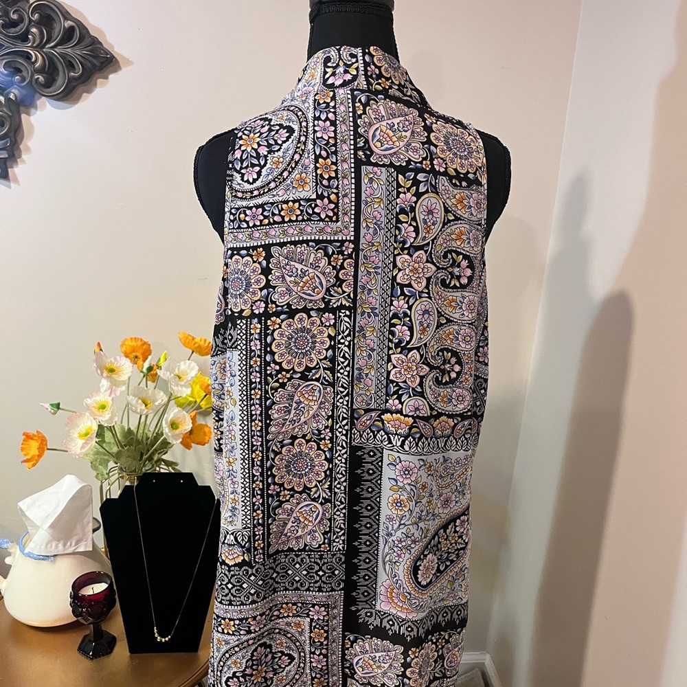 Floral & Ivy Paisley Print Sleeveless Blouse - Picture 7 of 8